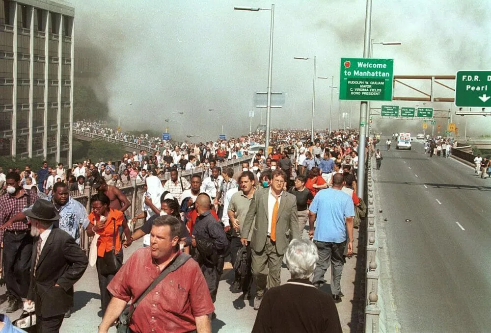 People exiting Manhattan by foot