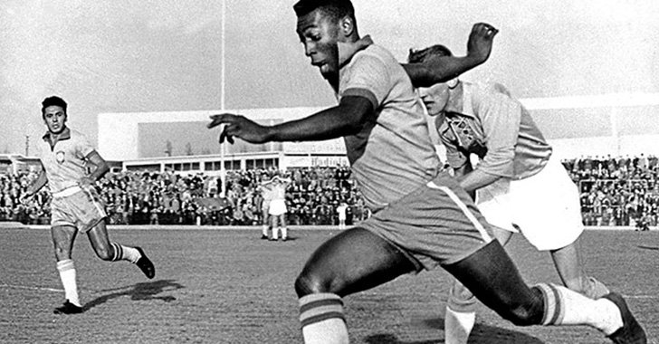 Pelé dribbling past a defender while playing for Brazil, May 1960