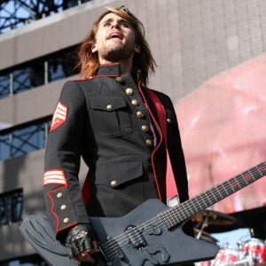 Jared Leto - 30 Seconds to Mars in a USMC dress blues jacket with Sgt stripes on stage at a concert - Image is from Flickr MTV News - https://www.flickr.com/photos/mtvnews/729305206
